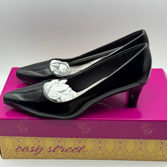 Easy Street Pointe Pumps | Black Patent Size 6.5M - Picture 3 of 7